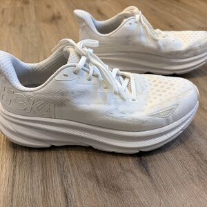 Hoka Women's All-White Clifton 9 Athletic Shoes size 8D